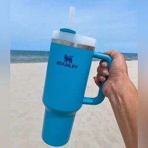 EUC 💙 Pool Blue Stanley 40 oz